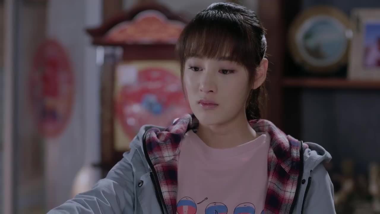 温暖的村庄:美女不理解老爸的做法,当场跟自己的老爸翻脸