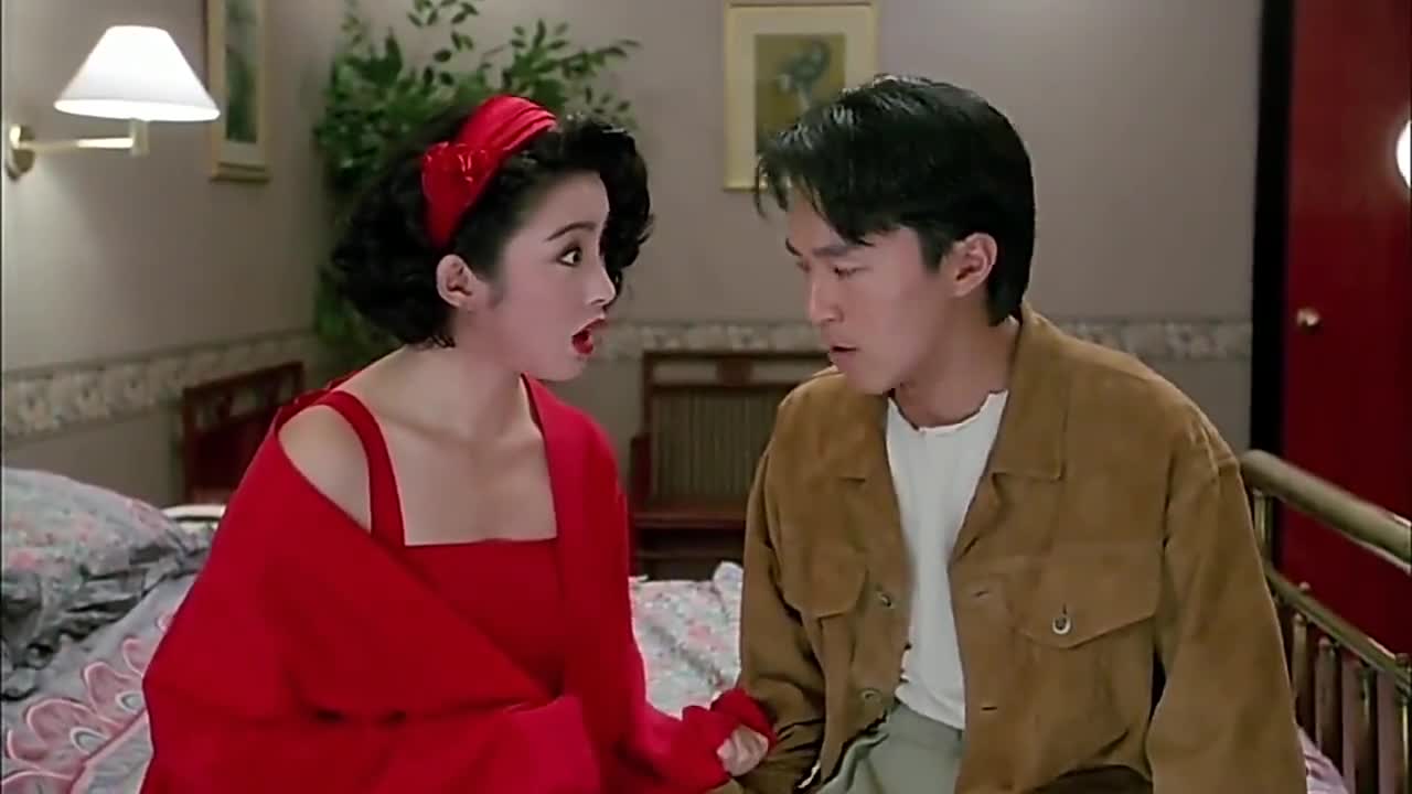 张敏为了帮助周星驰恢复自信给他亲了一脸的唇印,真是太美了