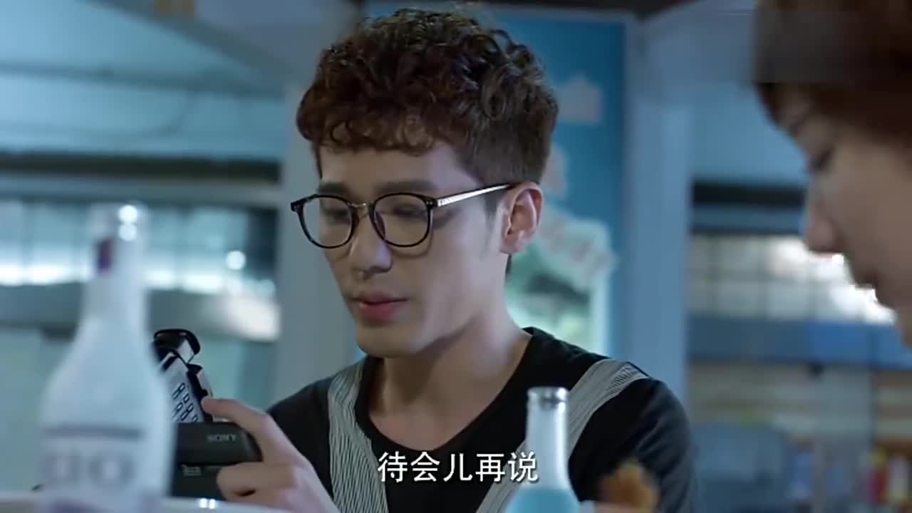 很倾城:校花又傻又单纯,然后每次都被人利用 为您推荐: 微微一笑:曹光