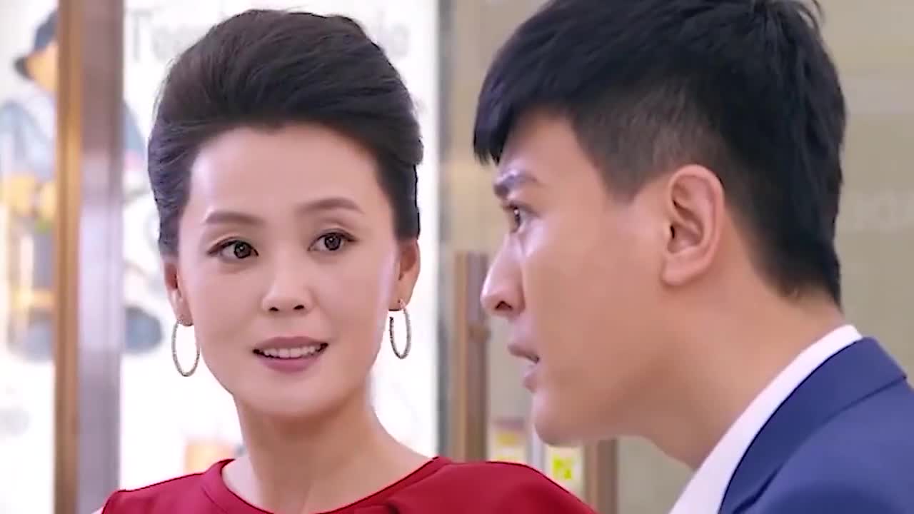 穷小子第一天上班,被公司女老板看上,真为他女友心疼
