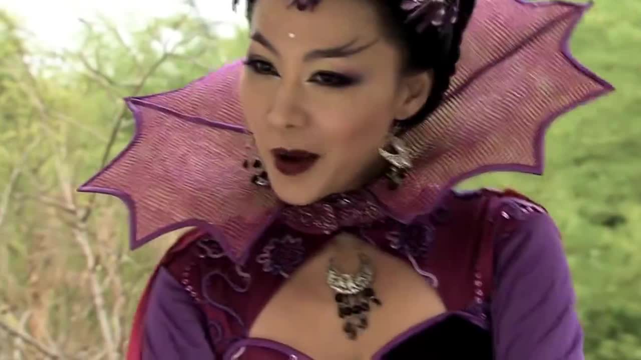 活佛济公:蜥蜴精想要杀青蛙精,梦兰前来相救