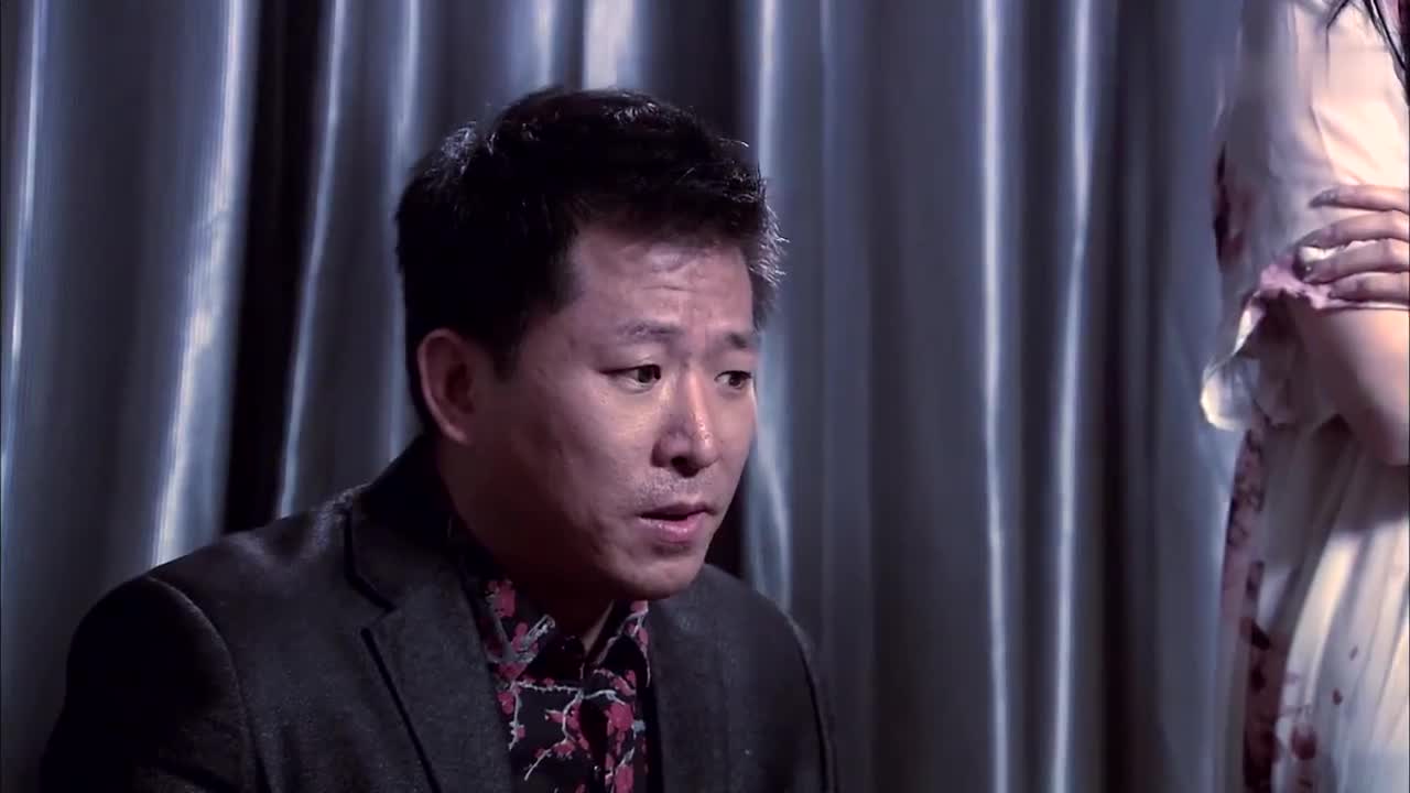 暗警:马小鹏指示手下,怒抢猪头的货物,猪头气坏了