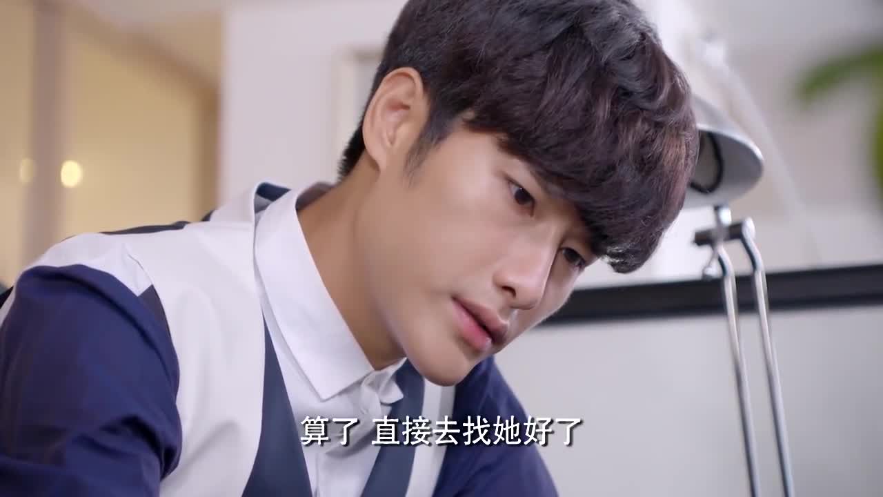 茗天闪亮:潘之琳五官长得真正,鼻梁太抢镜了!