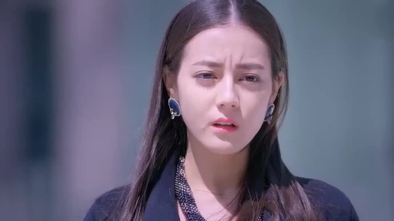 沈总竟使唤高雯去帮他停车,高雯气到抓狂,真是太可爱了