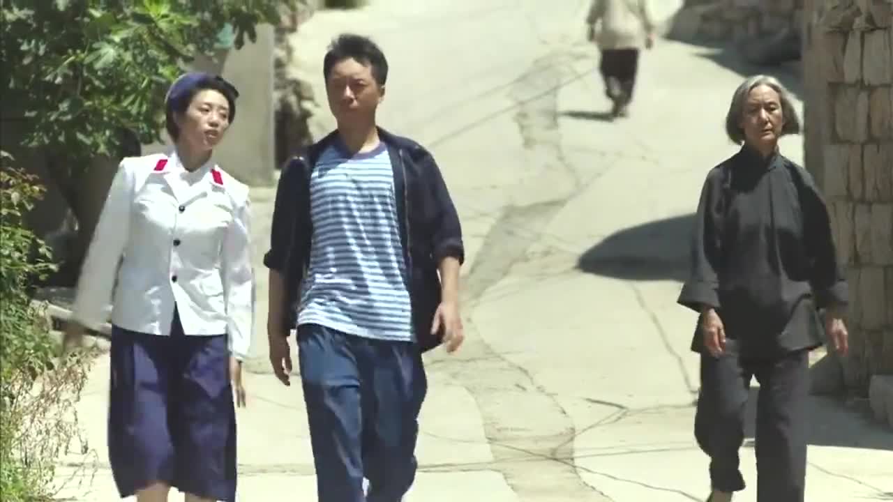 梅婷热剧:姑娘喝酒猜拳,老婆笑得一脸宠溺,女儿的话亮了!