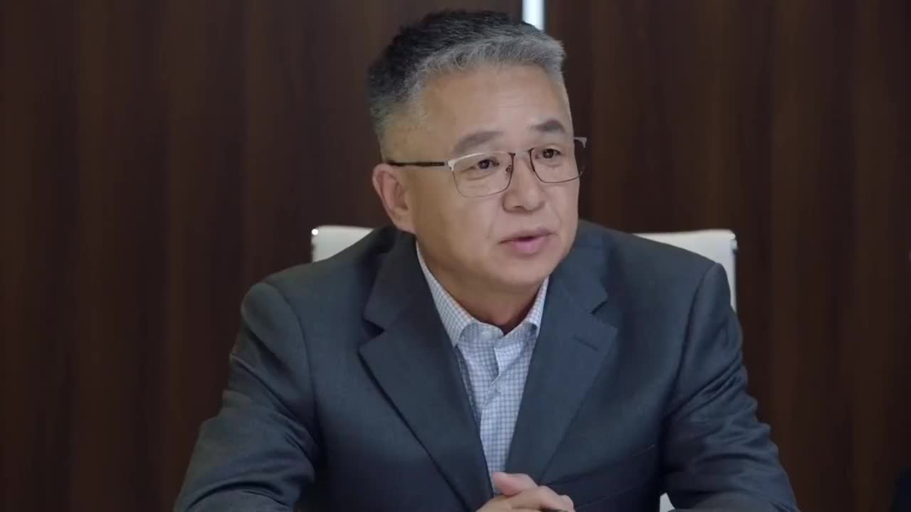 最美乡村三人下乡考察小肖一直油嘴滑舌郑浩高冷没有笑模样