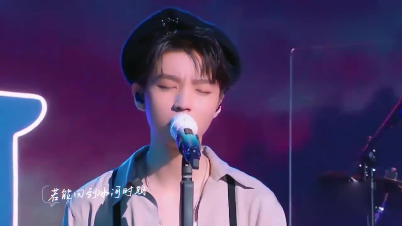 王俊凯王北车合唱《想见你》,贝雷帽造型尽显绅士气质!