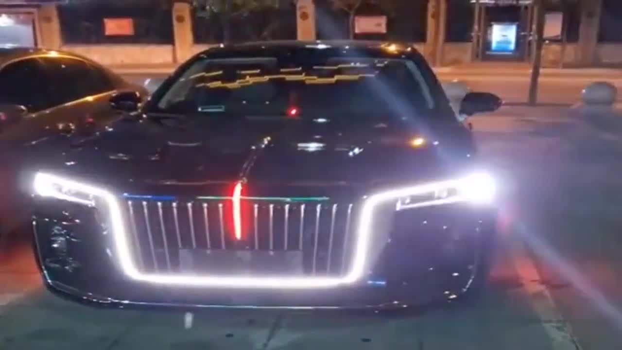 红旗h9灯光的仪式感,这帅气一点不输奔驰