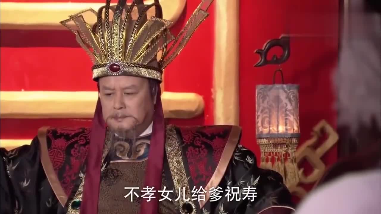 宝钏十八年后,一身破烂回家却被小瞧,薛平贵华丽登场