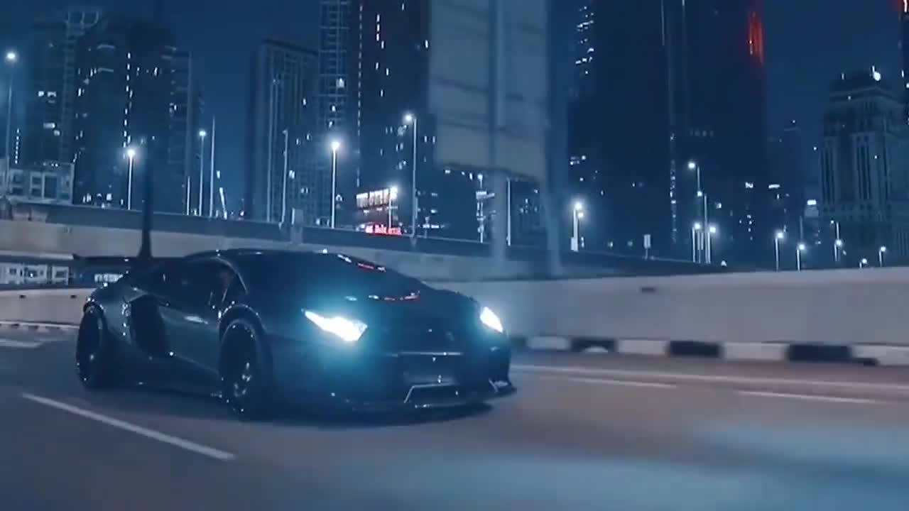 夜晚中的黑夜骑士兰博基尼