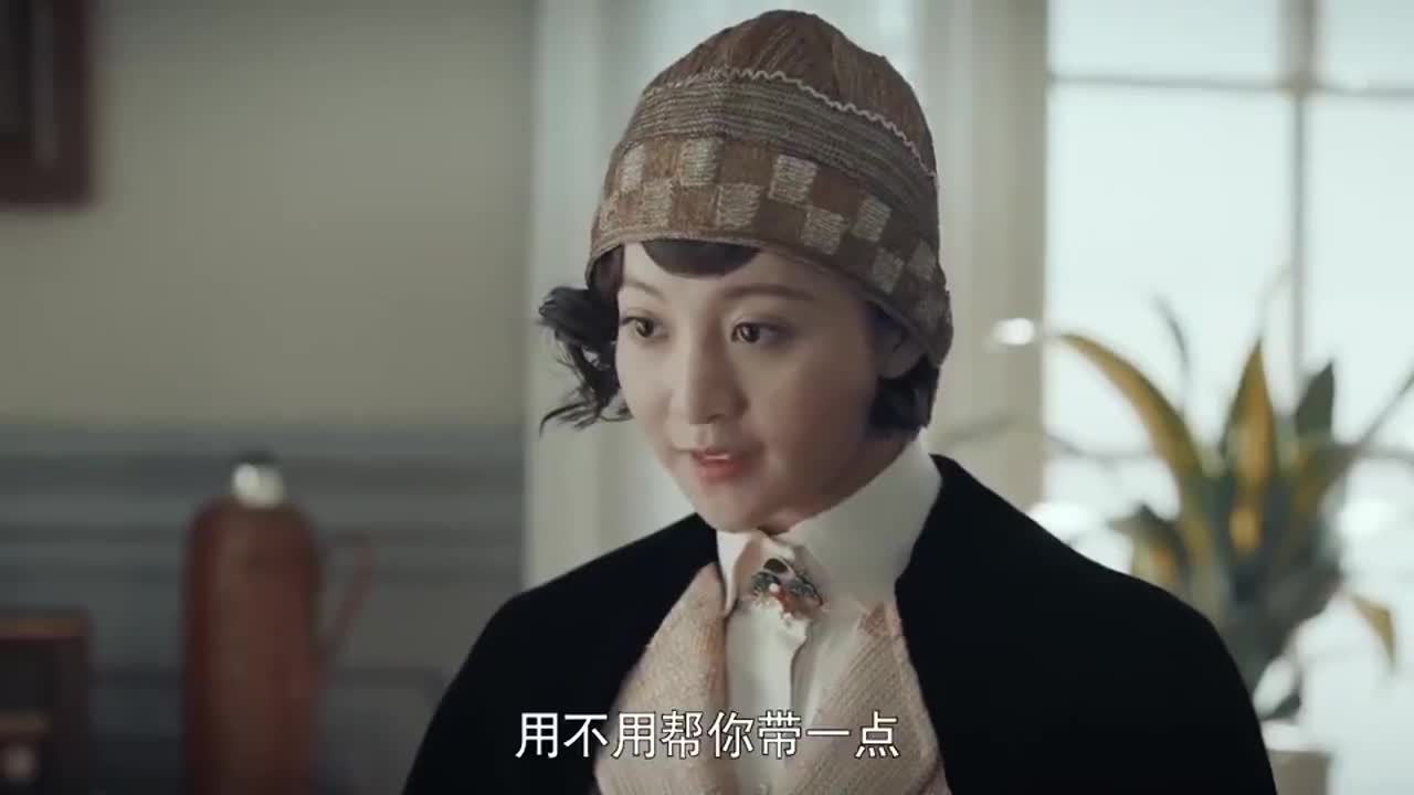 烈火军校谭小珺买饭回来便看到织田显荣匆忙的离开