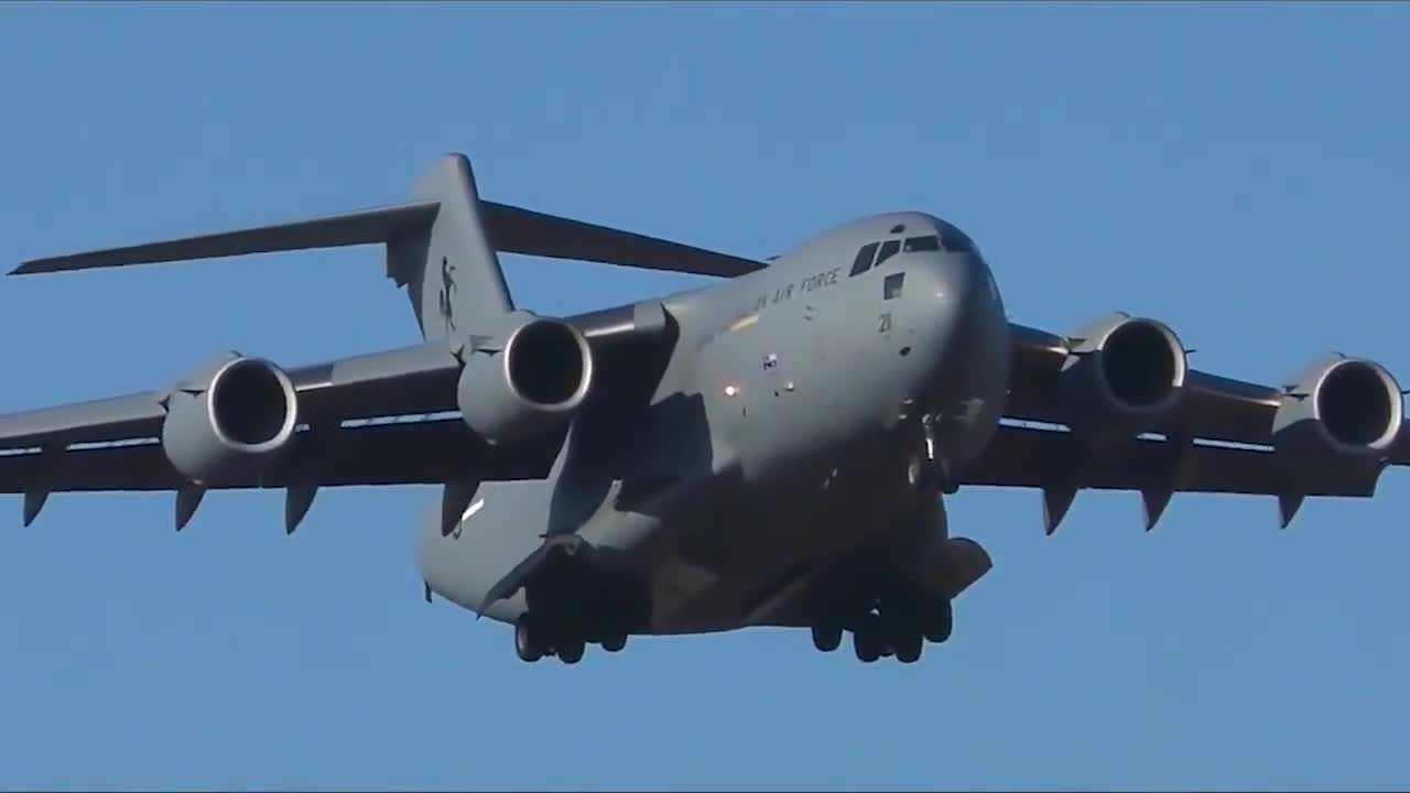 c17a运输机降落阿瓦龙机场优秀的战略运输机