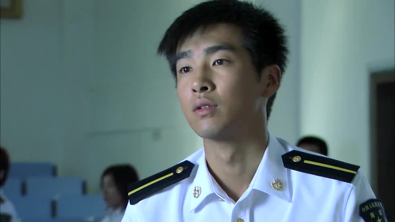 国防生江天等人为杨帆募捐杨帆感动的拥抱了他