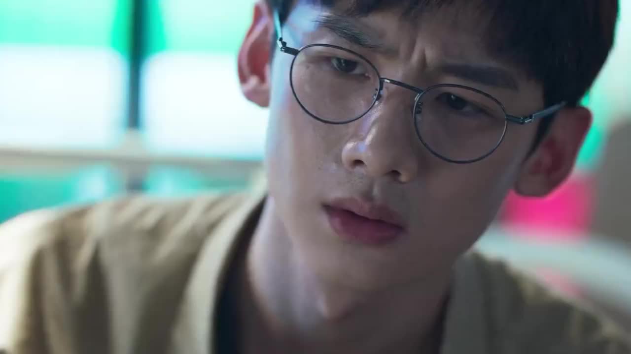 开端朝气蓬勃的白敬亭充满热血活力这样的他让人无法拒绝