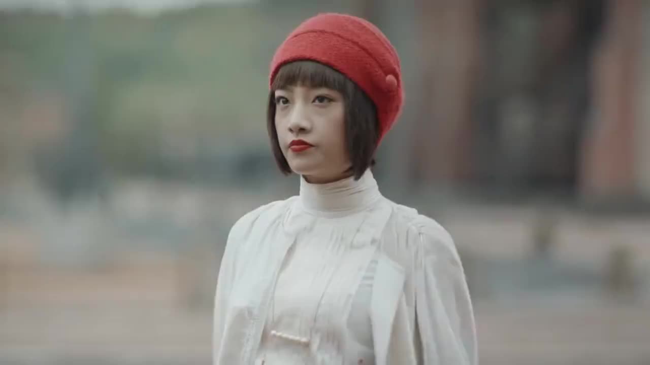 烈火军校曲曼婷来军校找顾燕帧并在宿舍楼下大声喊他的名字