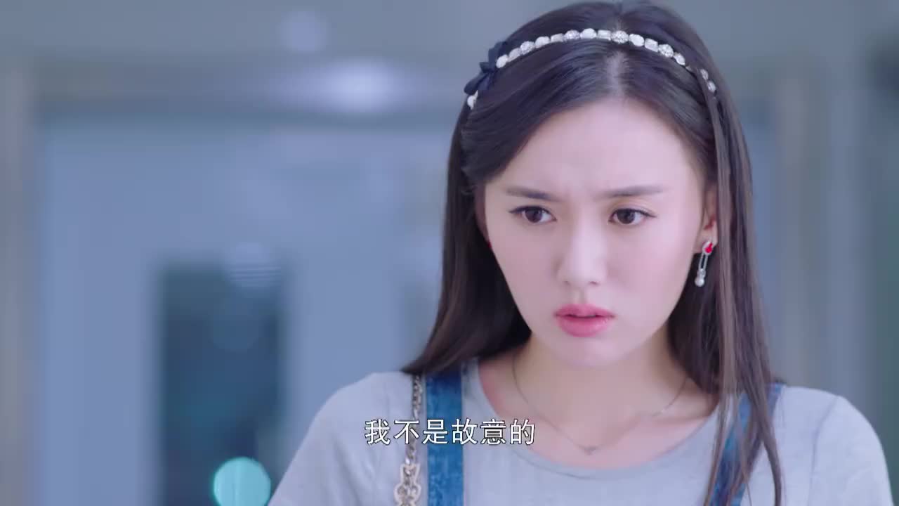 暖爱霍栀在床上拿了几根头发便向肖雅打了电话