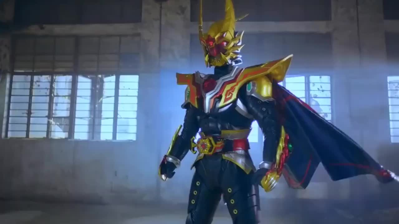 铠甲勇士铠传信一与志凯互相搏斗为争夺任务而互下重手