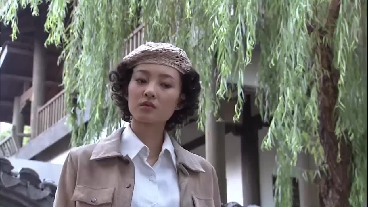 五号特工组高寒在院里走路她踩到了一个东西