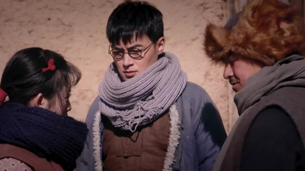 区小队刘大强和人对黑话玉凤搁边上看着直乐说他俩是两头驴