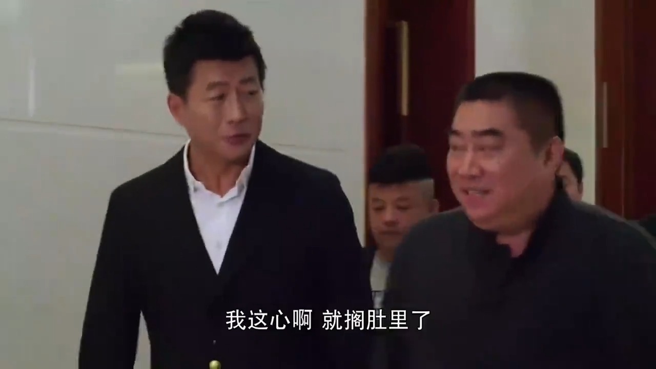 迷失的岁月：丈夫来酒店应酬，看到妻子在隔壁陪客户，心里不好受