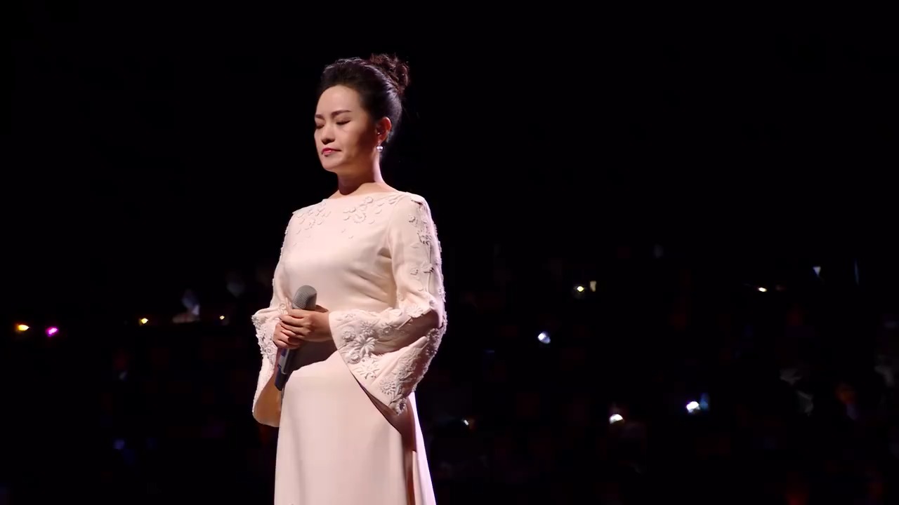 雷佳《人世间》不唱只读都能读出来一种意境，听着好舒服！
