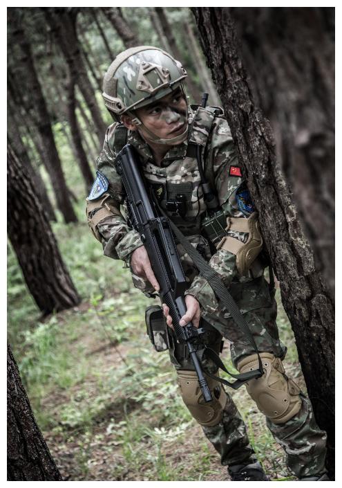 他是《战狼》中唯一真正特种兵,身高1米5,吴京都退让他三分