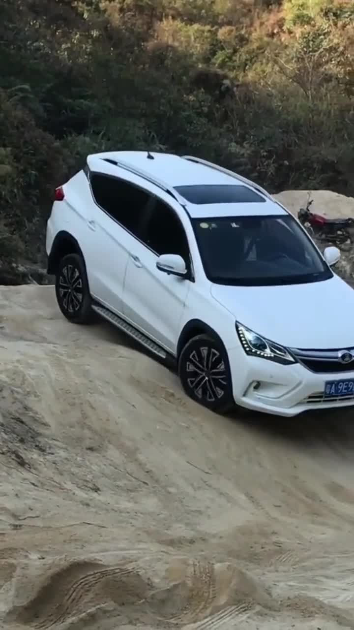 比亚迪宋也敢来越野为他的勇气点赞