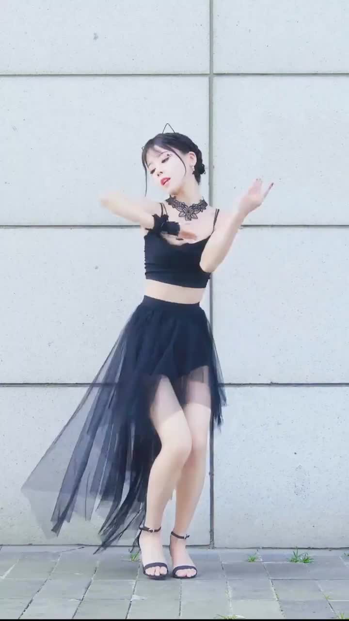 这位漂亮小姐姐舞蹈跳的什么水平__财经头条