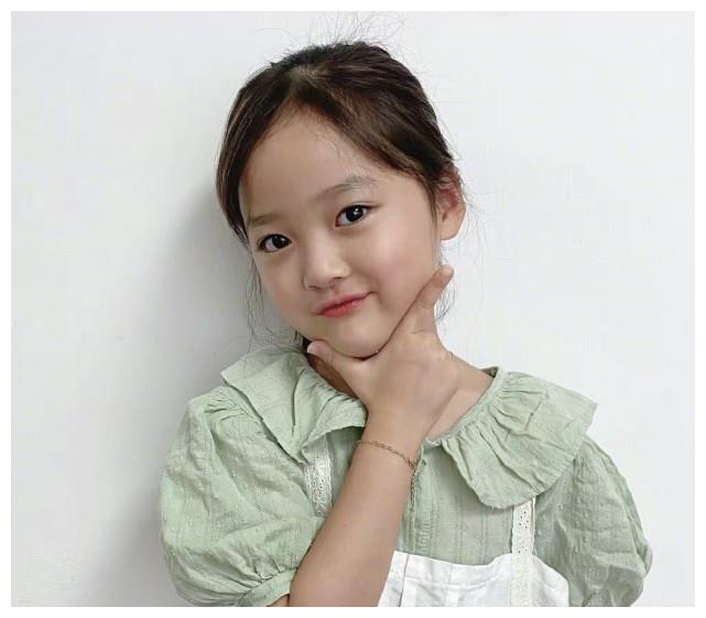 韩国小网红权律二长大了从萌娃长成美少女人气比明星还高