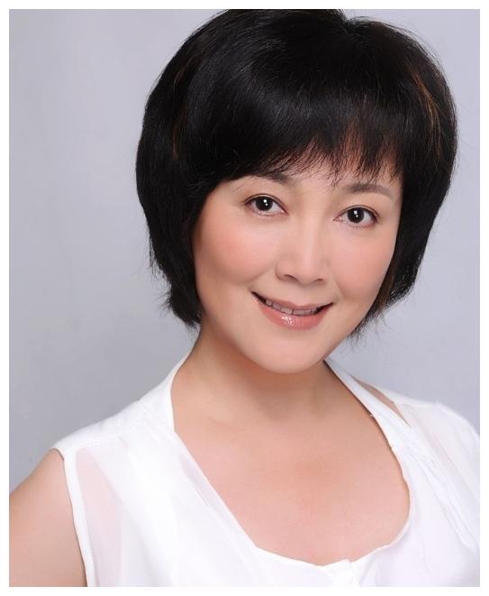 美女演员出道就演女主,当红时嫁给粉丝,拍戏41年成影后|丹宁|赵静