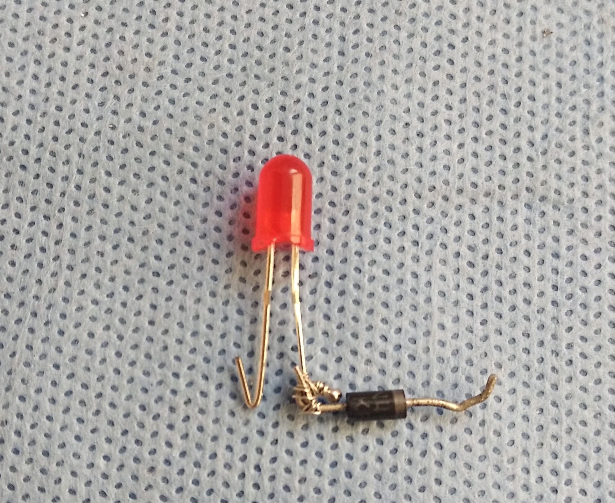 用光敏电阻制作一个实用光控小夜灯