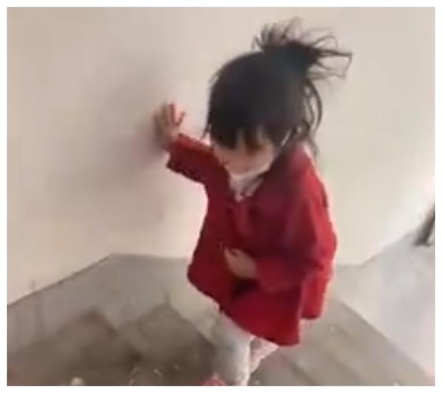 爸爸独自带娃隔离14天，回家后妈妈用一瓶发膜给女儿洗头：忍不休闲区蓝鸢梦想 - Www.slyday.coM