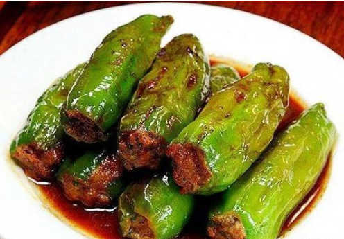 家常菜:啤酒炖猪脚,京酱鱿鱼丝,青椒酿肉