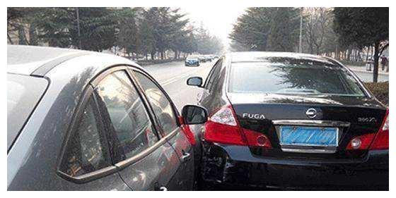 遇到"加塞狗",后车故意撞上去,责任在谁?看完后沉默了