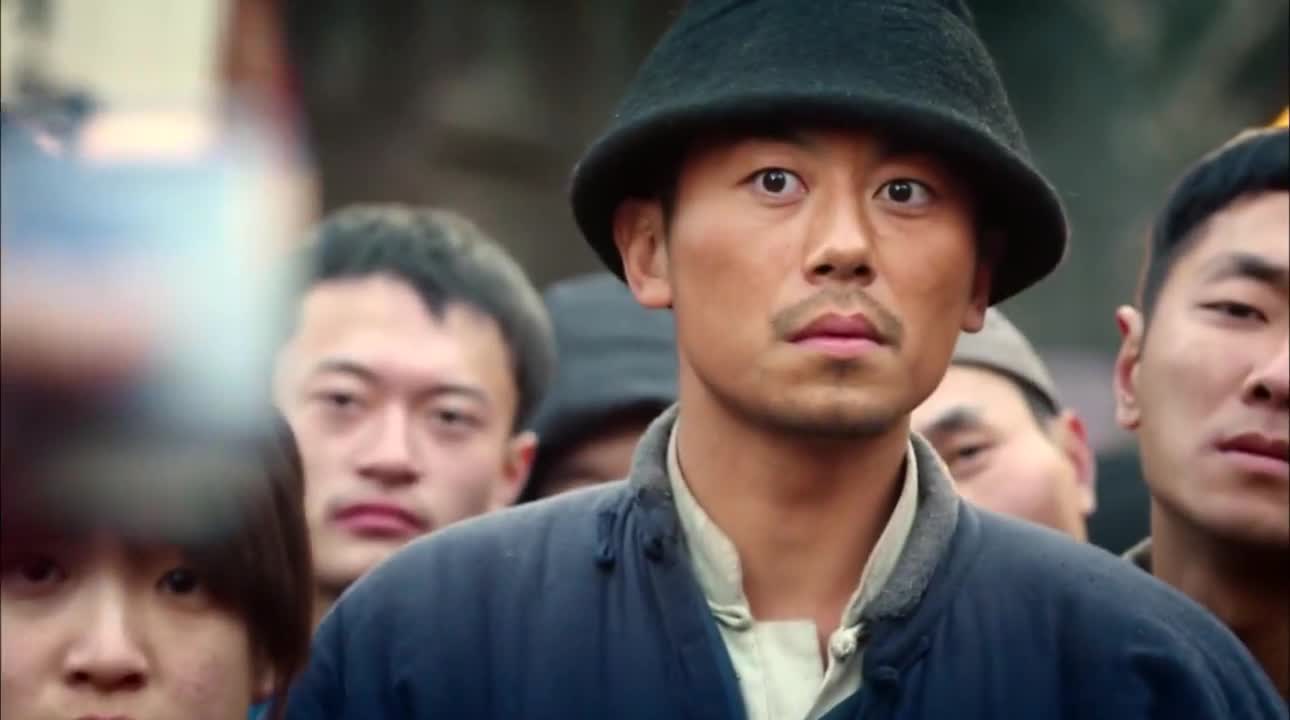 红高粱:余占鳌勇闯斗酒大会,当着朱豪三面痛饮,霸气十足!