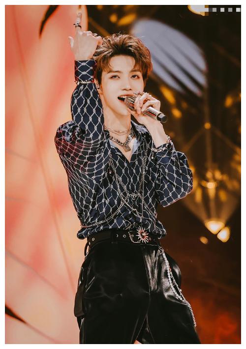 青3决赛选曲:罗一舟为C位蓄势待发,余景天低调,暖心放弃主唱休闲区蓝鸢梦想 - Www.slyday.coM 青3决赛选曲:罗一舟为C位蓄势待发,余景天低调,暖心放弃主唱休闲区蓝鸢梦想 - Www.slyday.coM