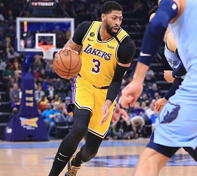 浓眉戴维斯内线称霸 字母哥强势回应 一场关乎排名的硬仗一触即发