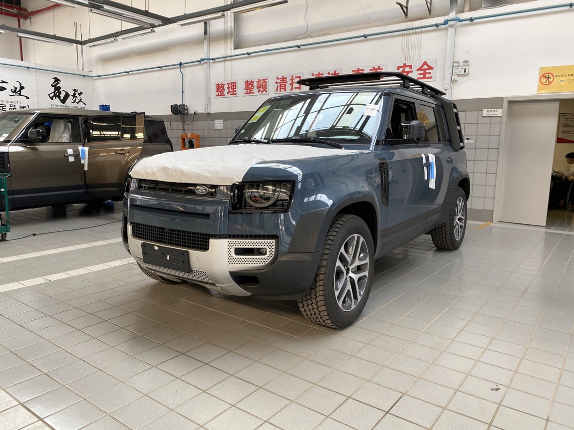 卫士110 P400 暗黑特别版澳新蓝 黑内