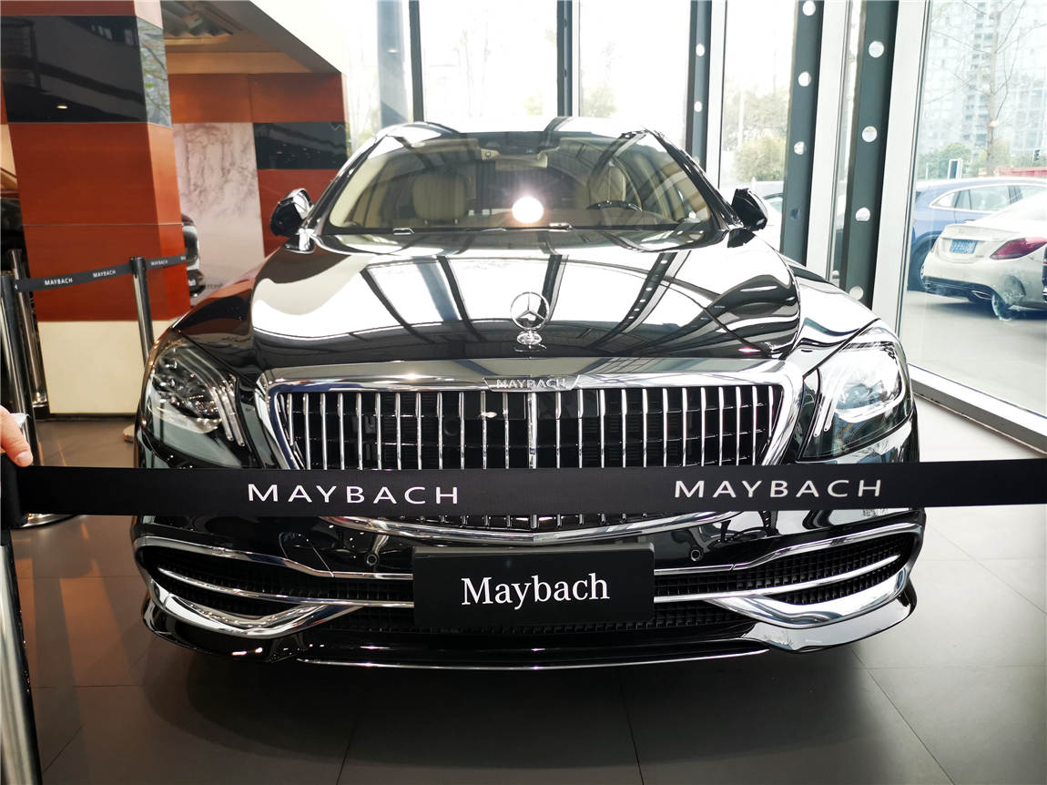最新款 迈巴赫 s680 pullman 黑外米内