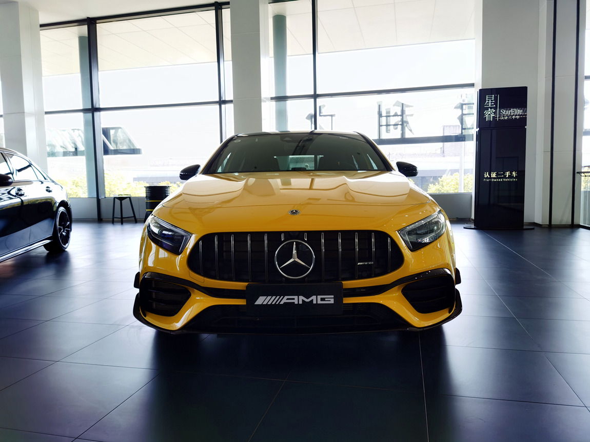 最新款 奔驰 amg a45s 先行特别版 炽夏黄/黑内