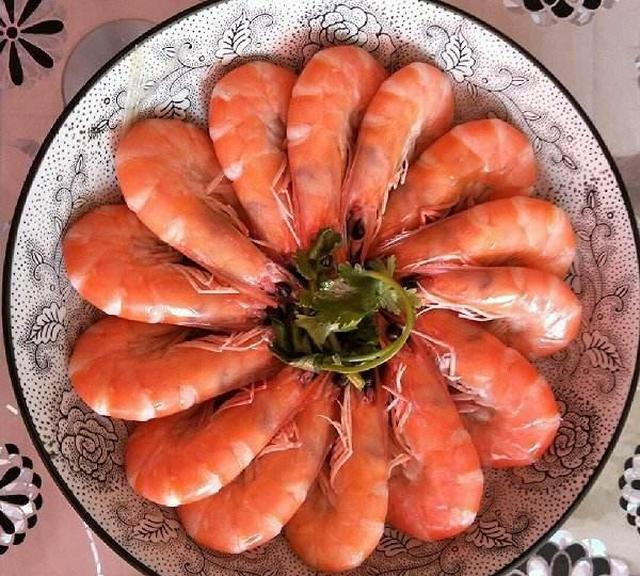 水煮虾不管是鲜虾还是冻虾牢记这3点保证虾肉香嫩无腥味