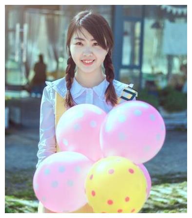 朵朵的扮演者段丽阳,1993年出生,在拍完《家有儿女》后,她还参加了