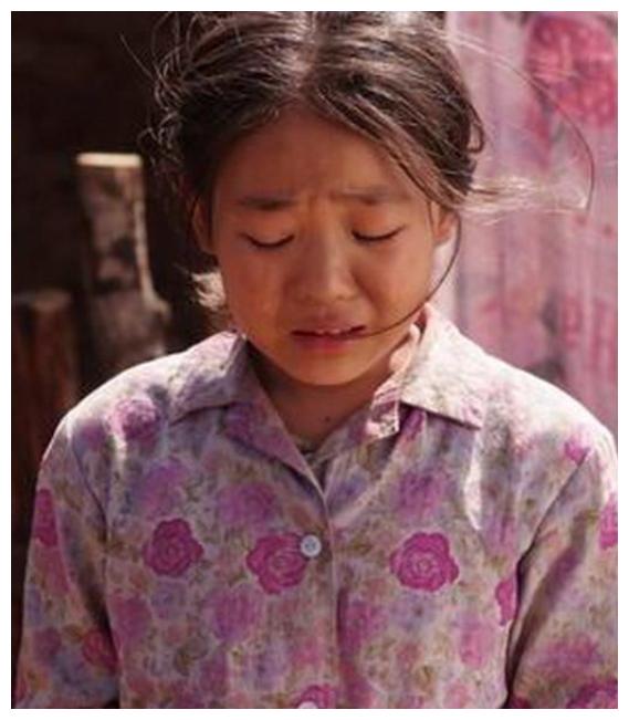 她6岁出道为父母还债,在剧中"一哭成名",今23岁美的不敢认|齐如意