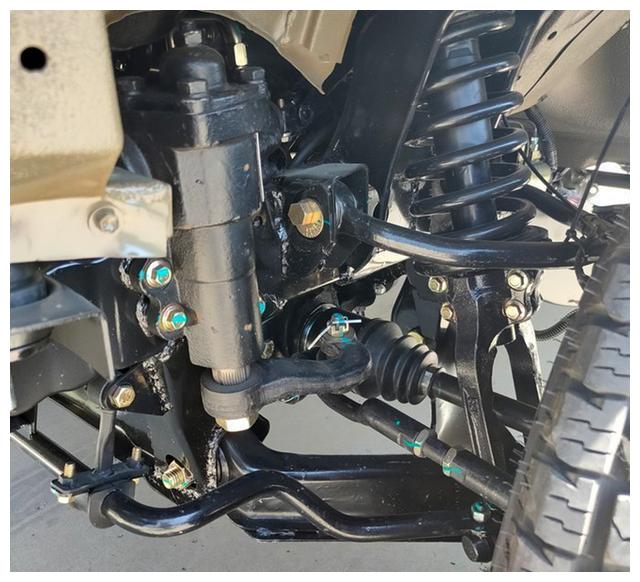 虽然外观基本还是50年经典不变,但是此次改款之后的底盘变化还是很大