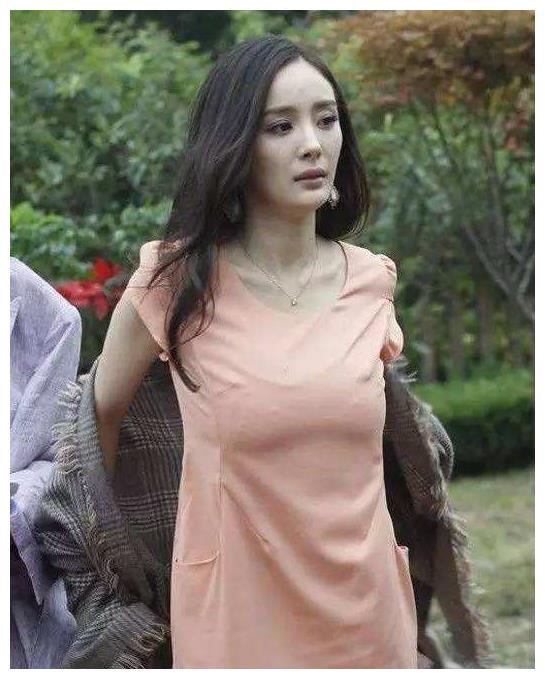 杨幂这身材真绝了,活动生图一曝光,网友:刘恺威后悔不?