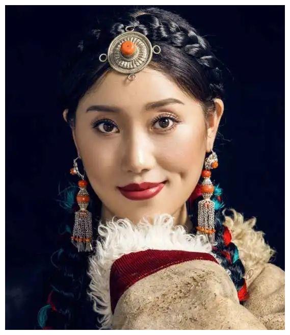 阿斯满用歌曲阿爸阿妈倾诉世间最真的爱