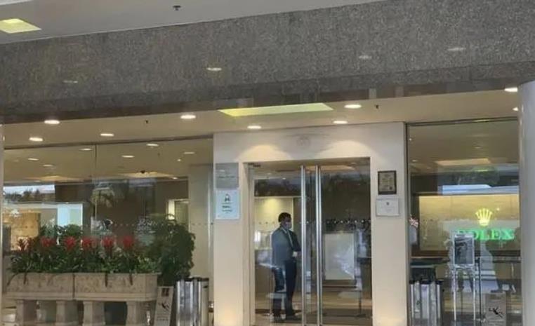 一酒店内多名员工确诊,接触者均已接受隔离|新冠肺炎_新浪新闻