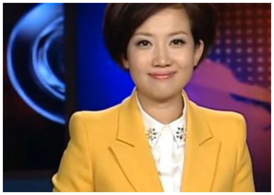 央视三位美女同框,月亮姐姐,王瑞瑞,龙洋跳舞扭脖子,太有气质