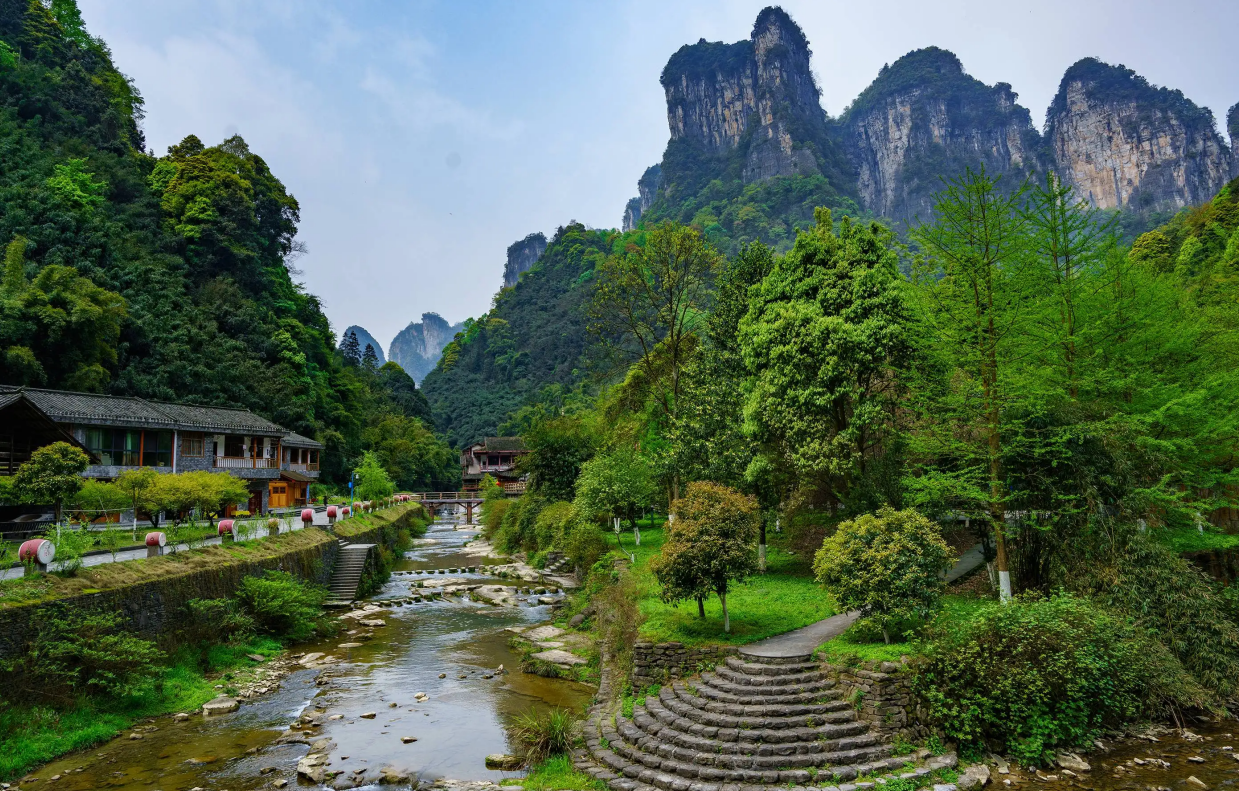 探访德夯大峡谷,瀑布高悬,峡谷深壑,风光旖旎__财经头条