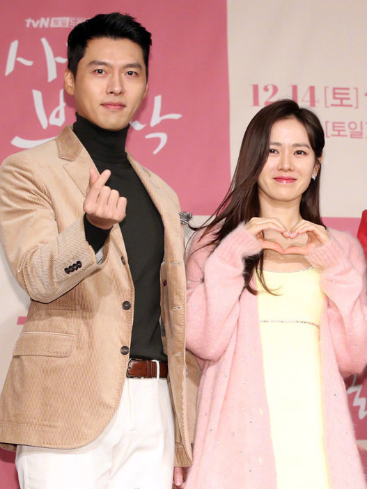 孙艺珍和玄彬同框性感吊带遇上帅气西装太甜蜜了